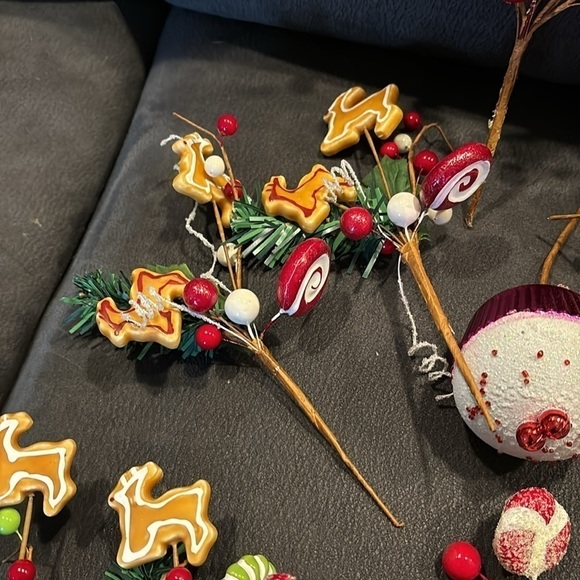 Bundle/15 VINTAGE CHRISTMAS PEPPERMINT CANDY & GINGERBREAD REINDEER THEMED PICKS - Picture 5 of 17